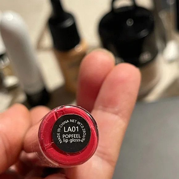 7~Popfeel Eyeshadow Palette & Primer & foundation & matte Lip cream & 2 Lipstics - Picture 10 of 17